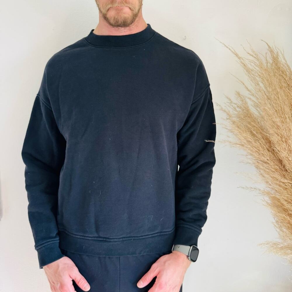 MENS ALO YOGA Black Logo Chill Crew Neck Pullover $128 Sweater Sweatshirt Top S